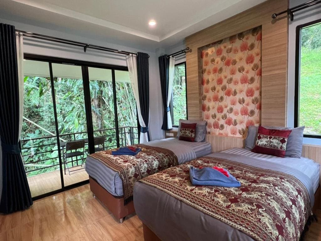 Superior Double or Twin Room with Mountain View room - Image 3