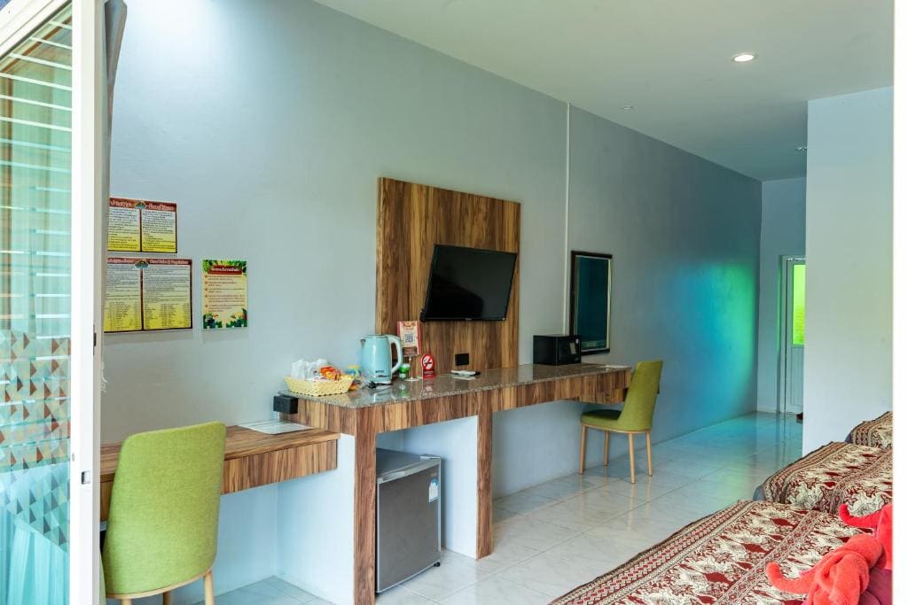 Triple Room with Pool View room - Image 1