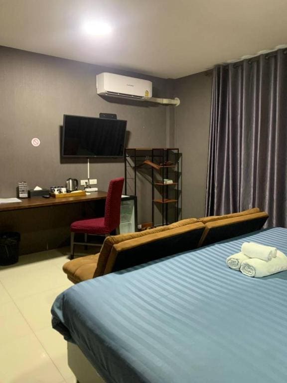 Deluxe King Room room - Image 1