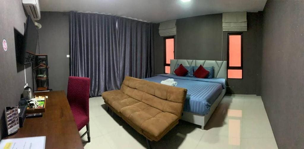 Deluxe King Room room - Image 3