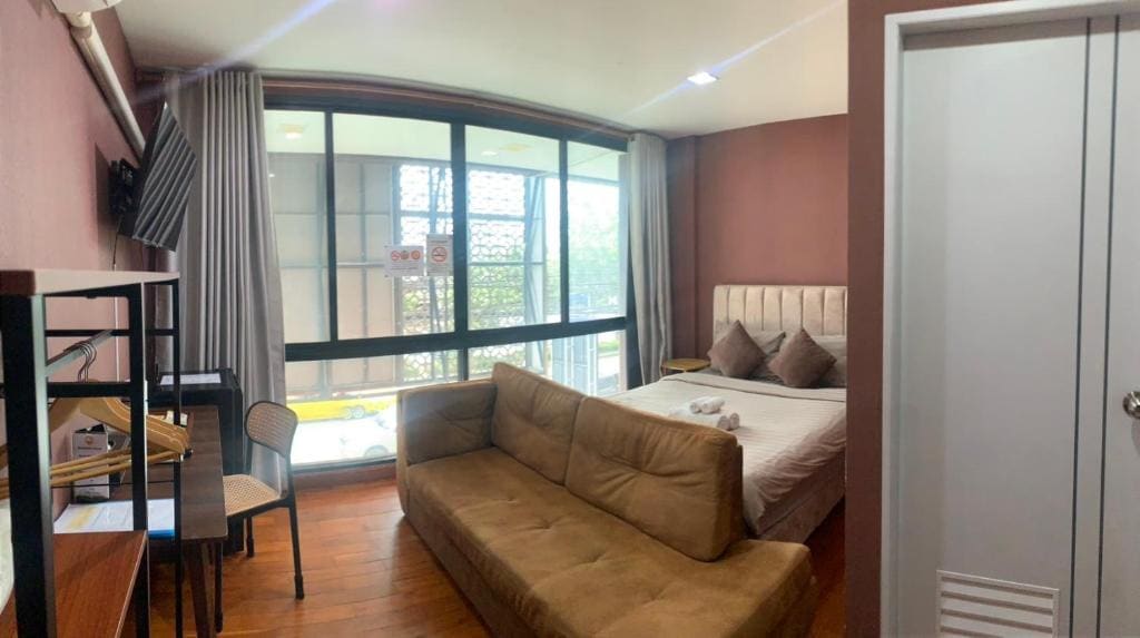 Deluxe Queen Room room - Image 1