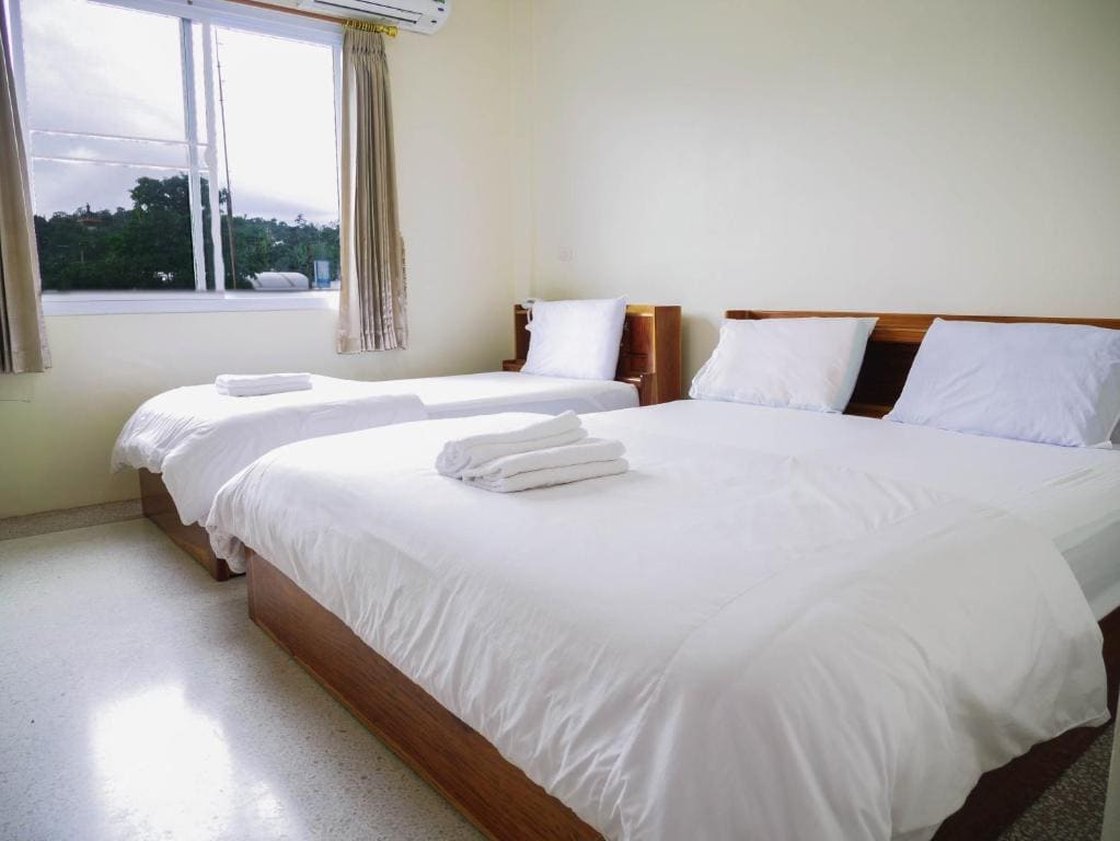 Standard Triple Room room - Image 2