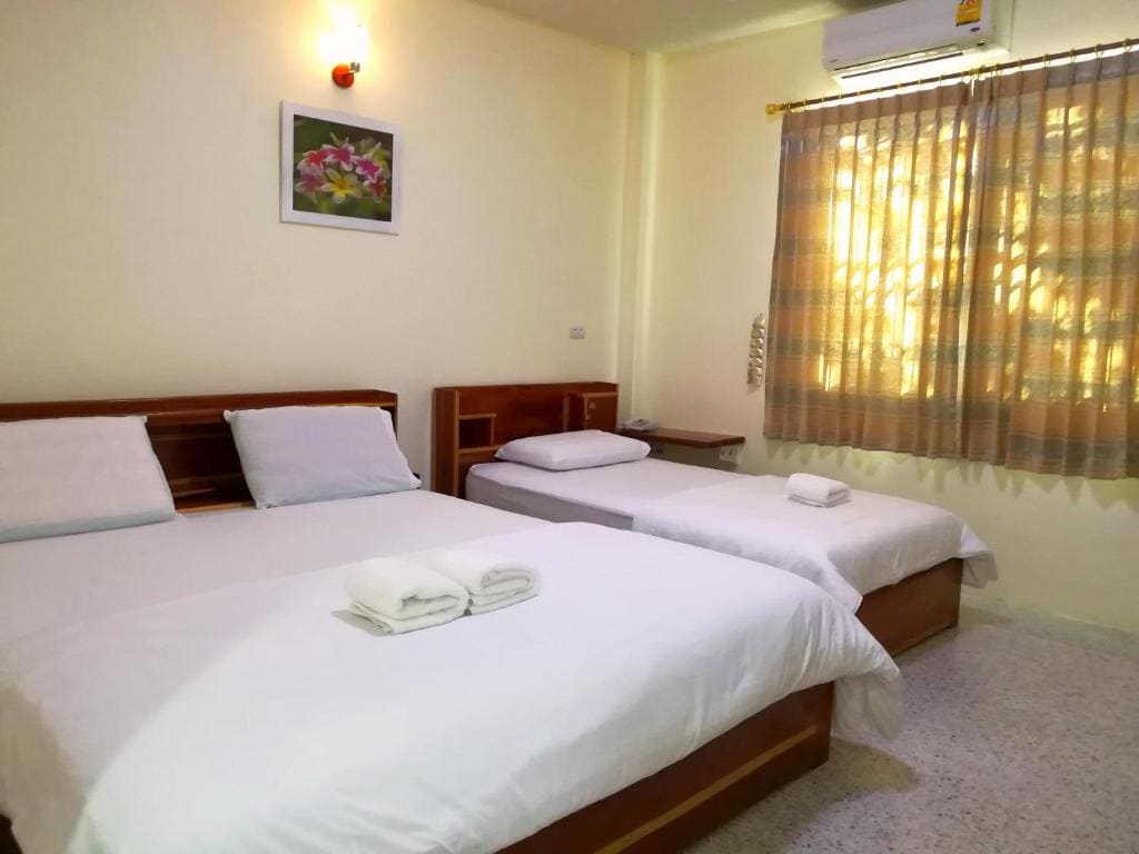 Standard Triple Room room - Image 1
