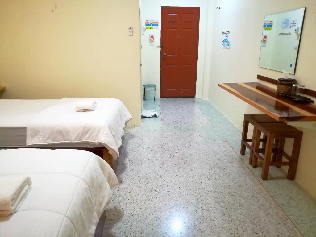 Standard Twin Room room - Image 2