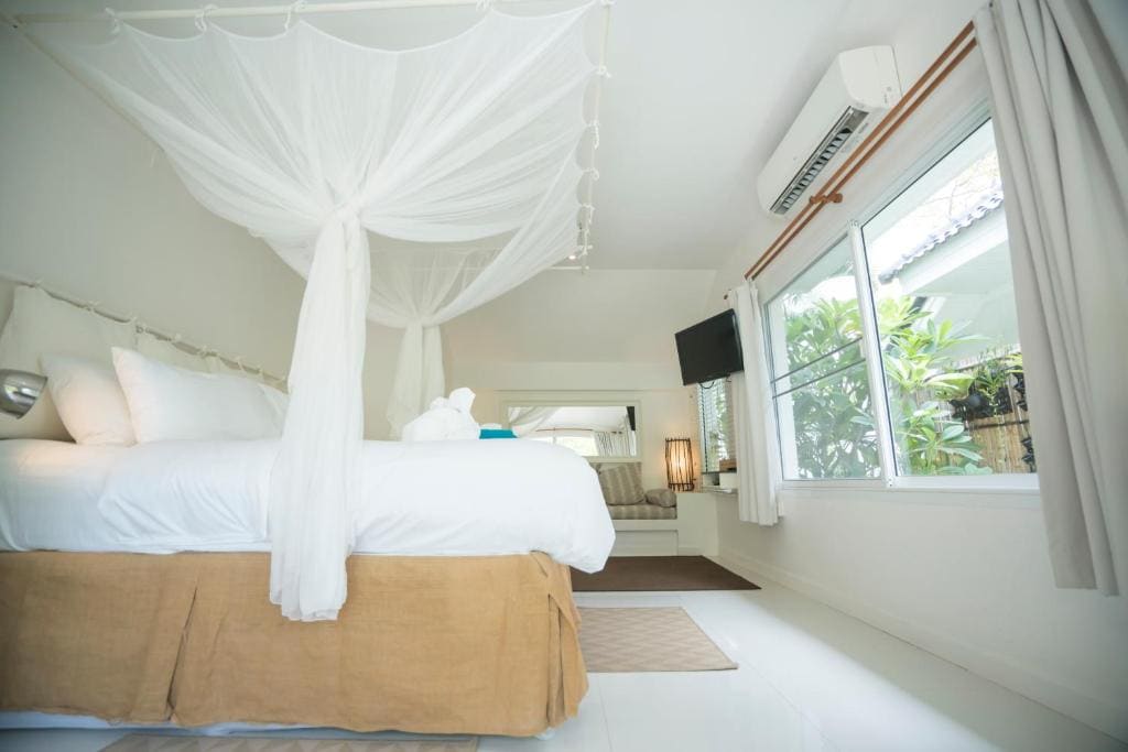 Bungalow - Beach Front room - Image 3
