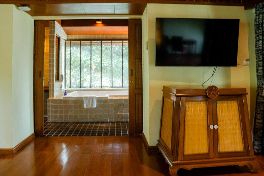 Junior Suite with Garden View room - Image 3