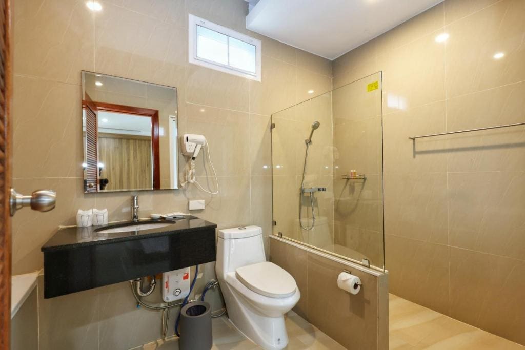 Deluxe Double Room with Balcony and Sea View room - Image 2