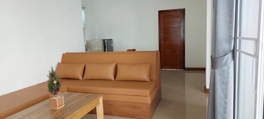 Family Room with Balcony room - Image 3