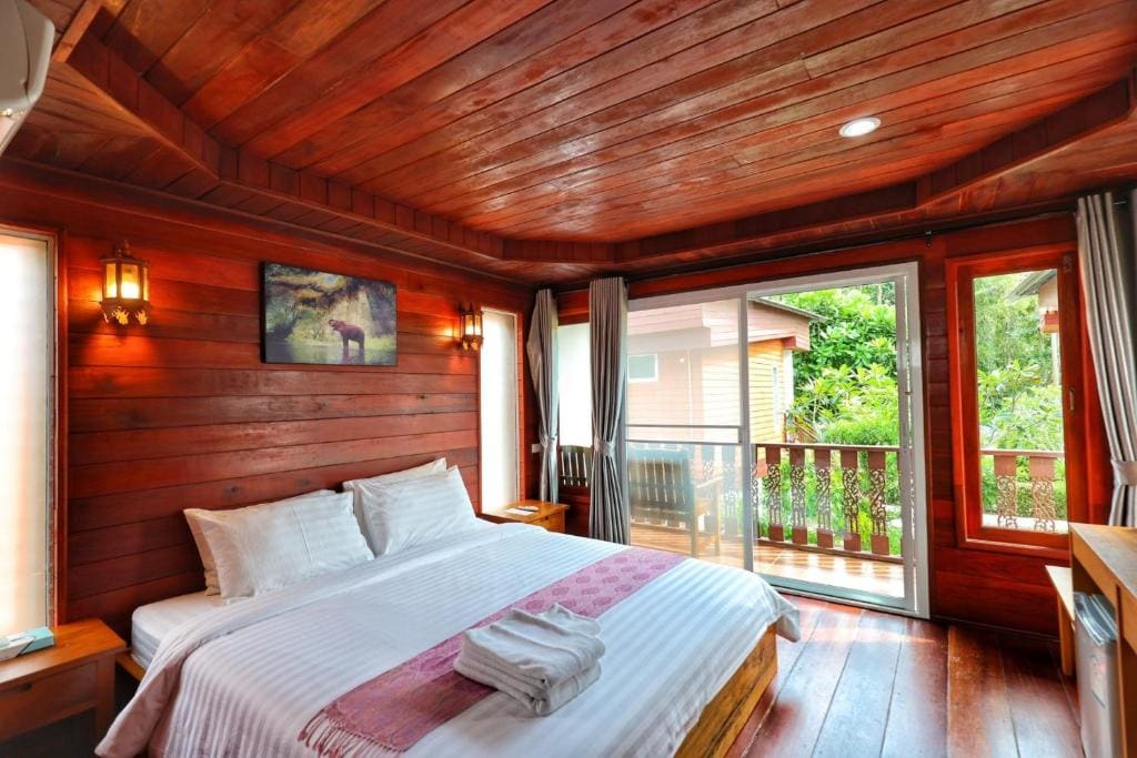 Bungalow room - Image 1