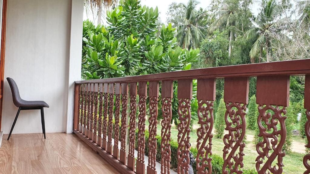 Bungalow room - Image 2