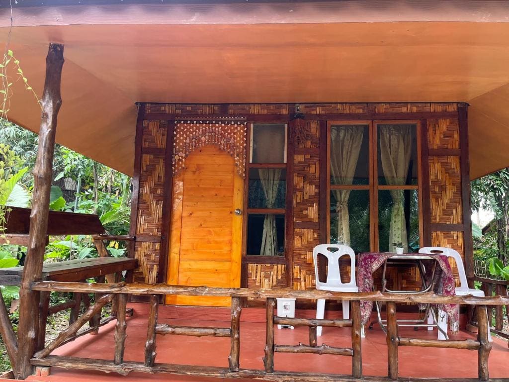 Bungalow room - Image 2