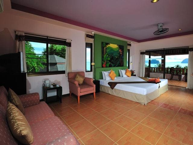 Suite with Sea View room - Image 1