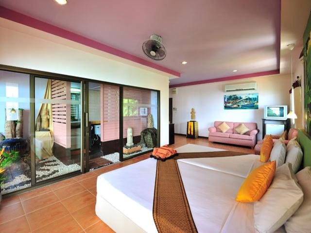 Suite with Sea View room - Image 3