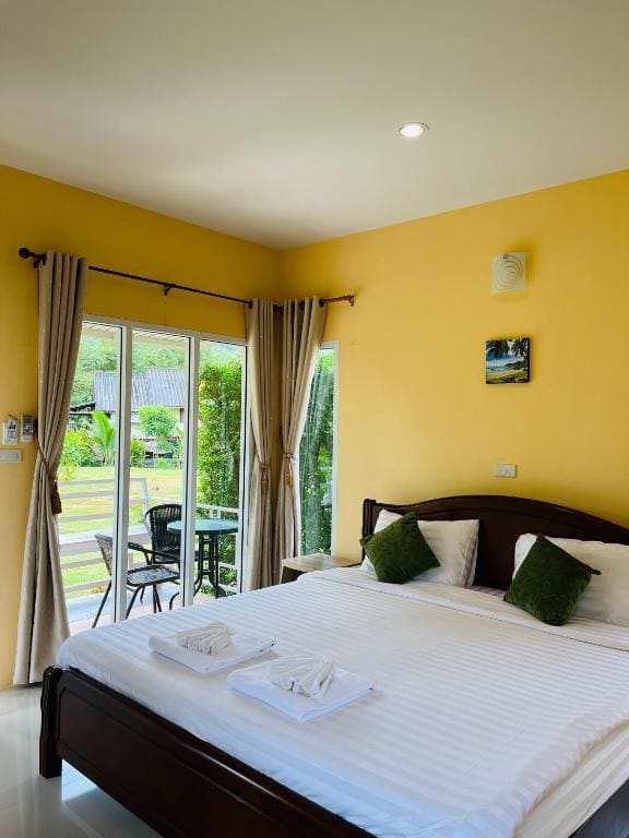 Deluxe King Room room - Image 3