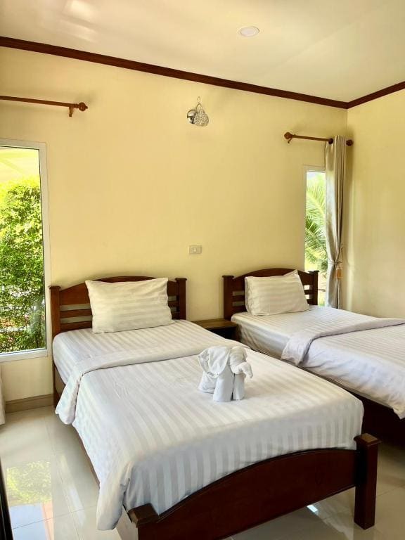 Standard Twin Room room - Image 3