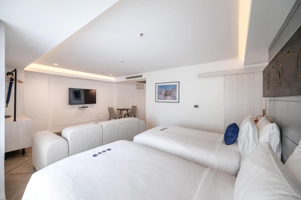 Deluxe Twin Room room - Image 1