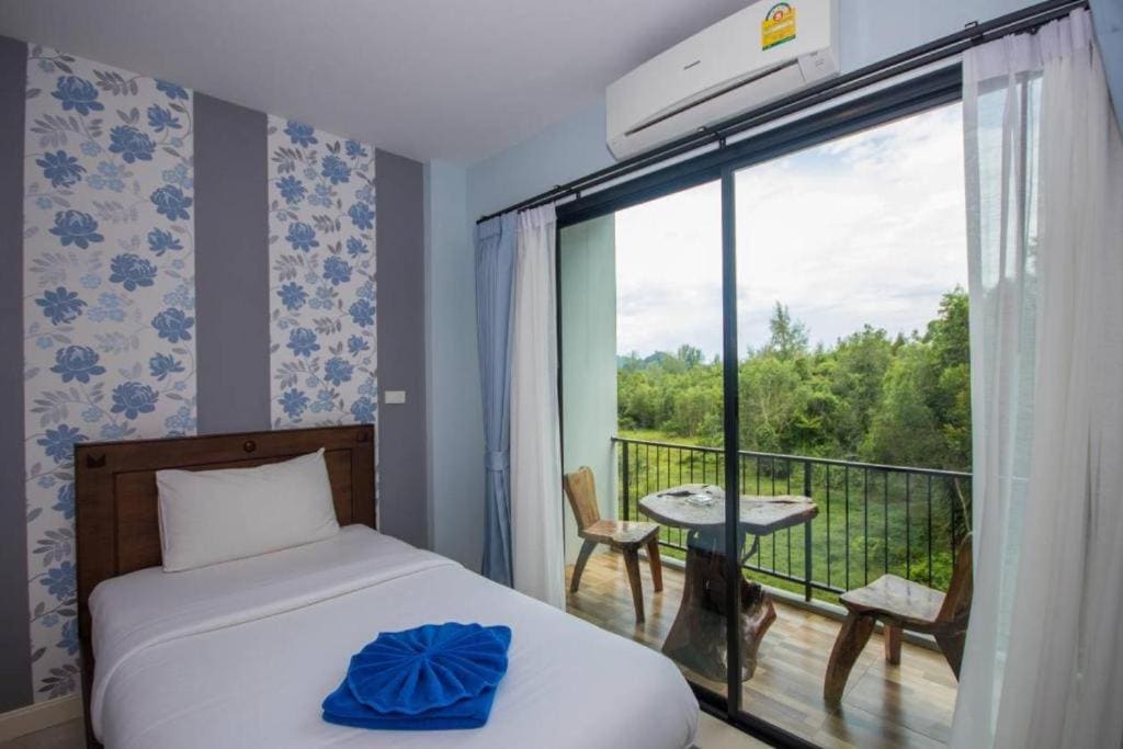 Room room - Image 1
