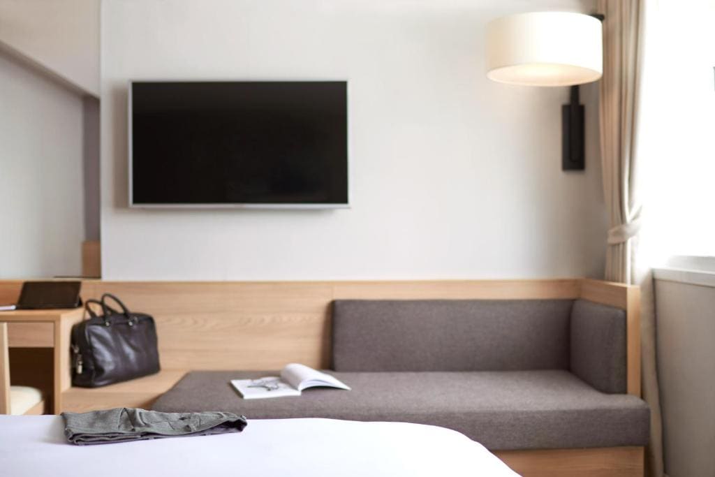 Deluxe King Room - Weekly Rate room - Image 1