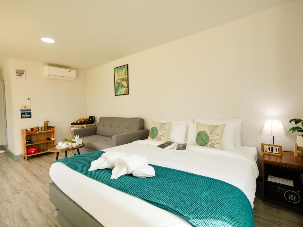 King Room with Pool View room - Image 2