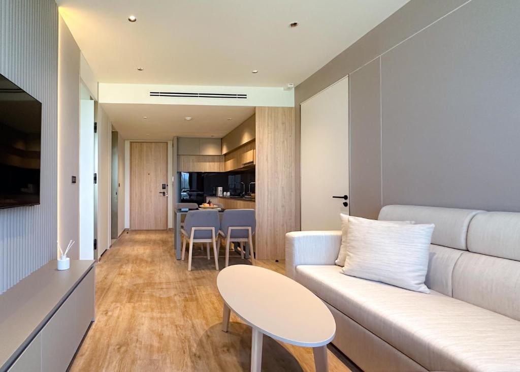 La Green Junior Suite Pool Access room - Image 1