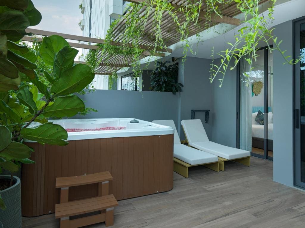 La Green Suite - 2 Bedrooms with Jacuzzi room - Image 3