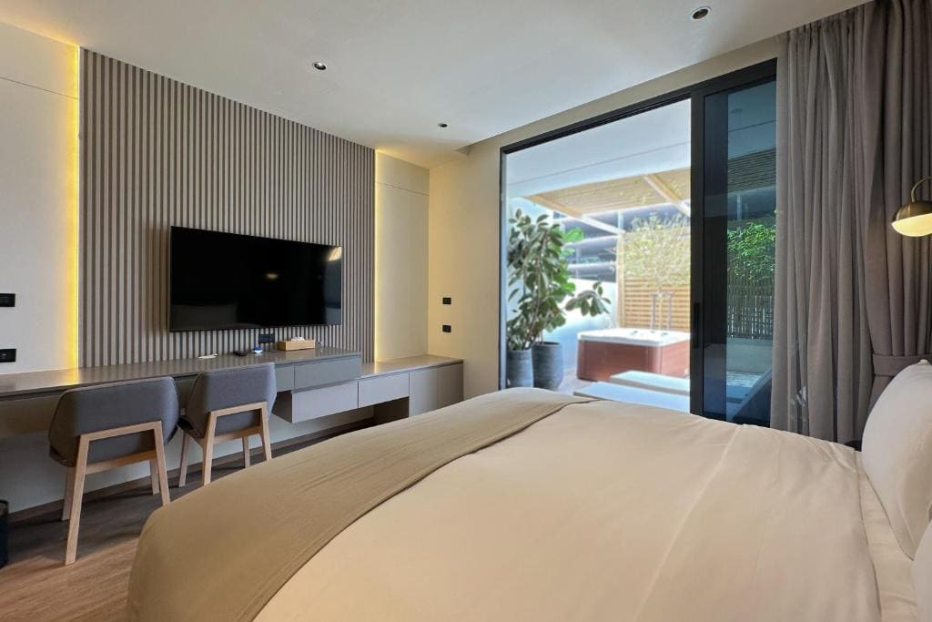 Studio with Jacuzzi room - Image 2