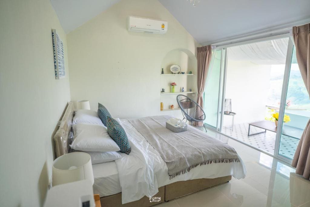 Double Room with Mountain View room - Image 2