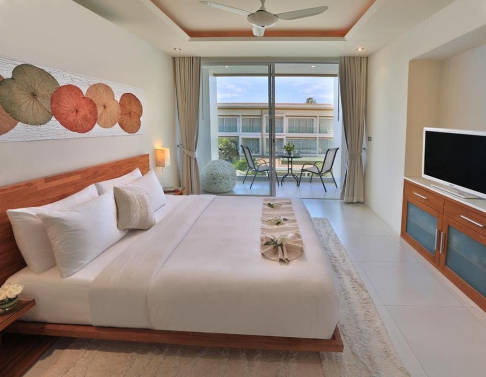 One Bedroom Suite with Garden View room - Image 3