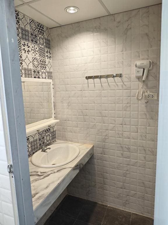 Double Room with Shared Bathroom room - Image 3