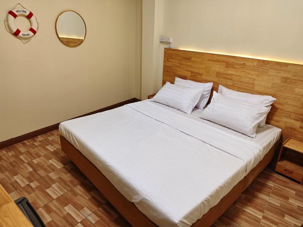 Double Room with Shared Bathroom room - Image 1