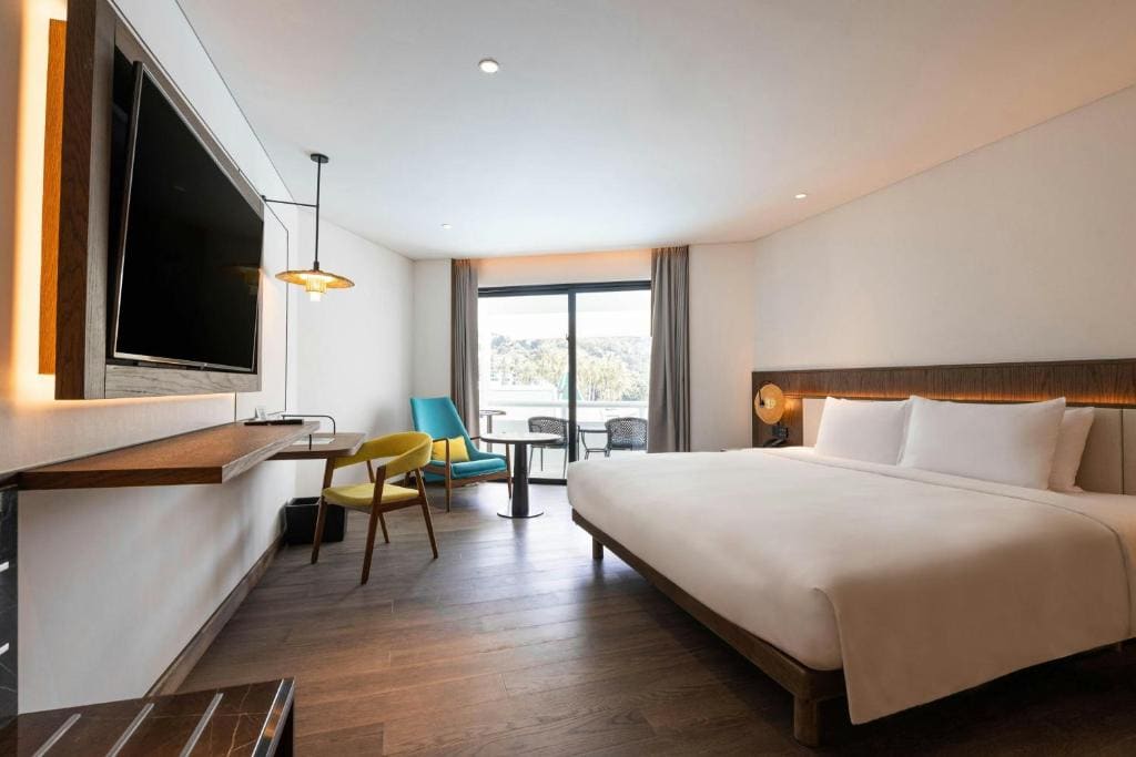 Premium Room , 1 King bed room - Image 1
