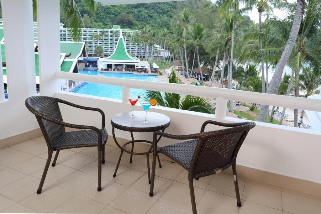 Deluxe Pool View, Guest room, 1 King, Balcony room - Image 3