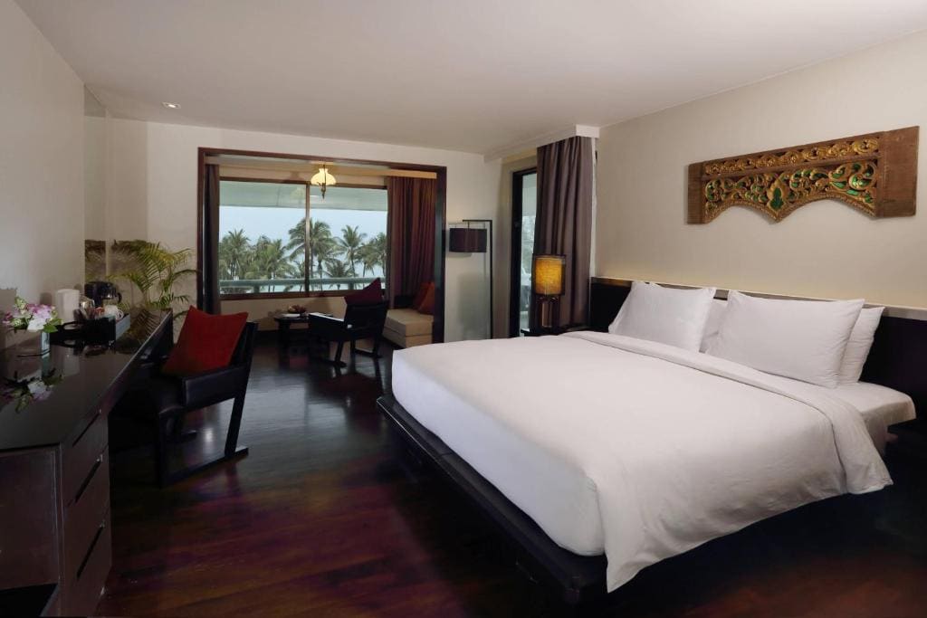 Deluxe Ocean View, Guest room, 1 King, Balcony room - Image 2