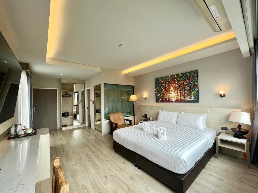 Deluxe King Room room - Image 1
