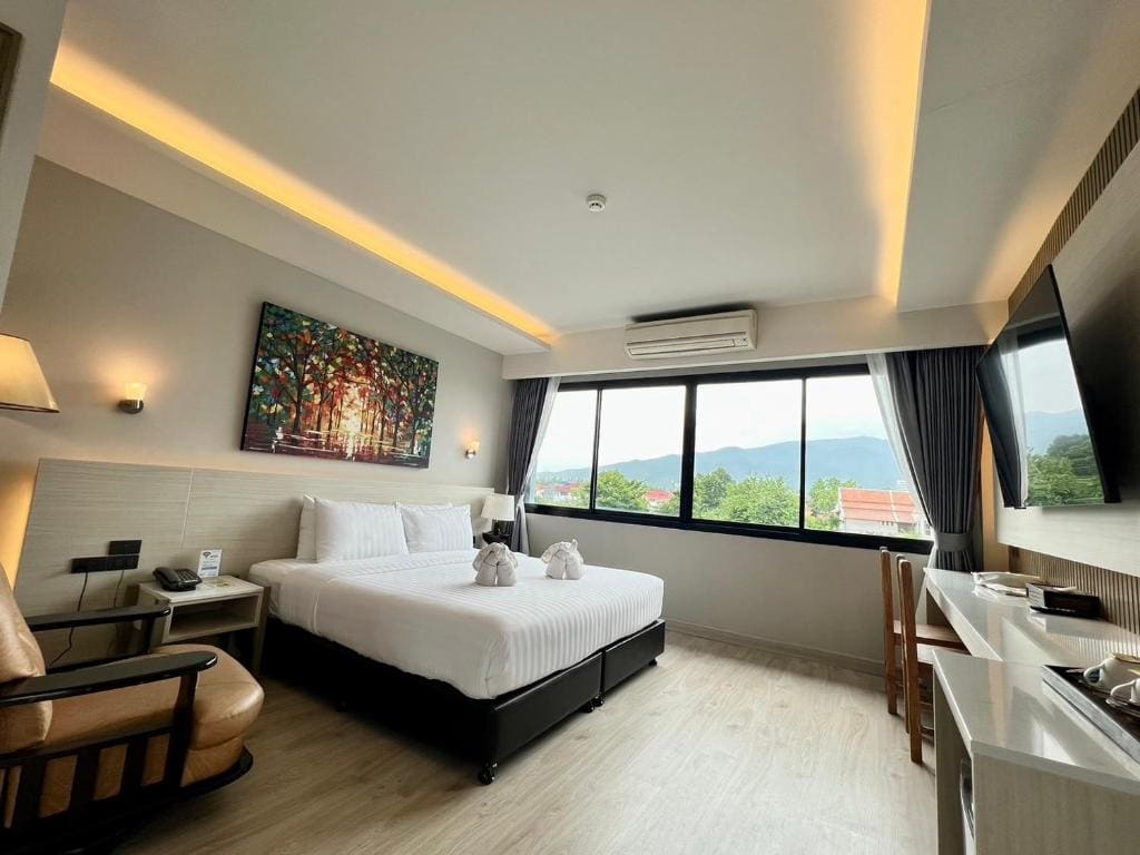 Deluxe King Room room - Image 3