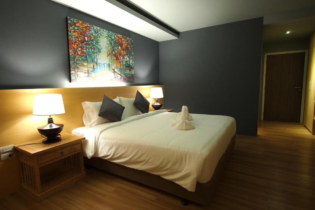 Deluxe King Room room - Image 2