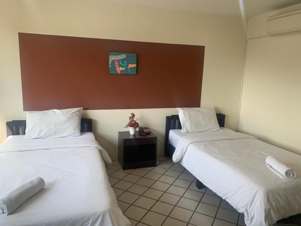 Standard Twin Room room - Image 2