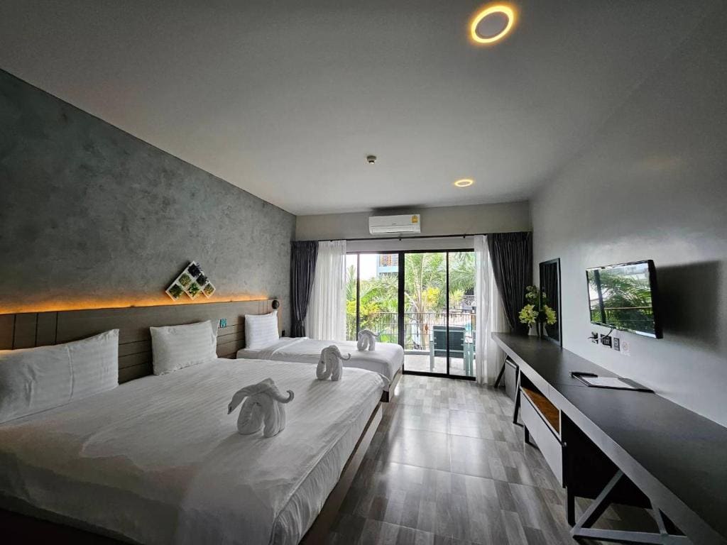 Family Room room - Image 2