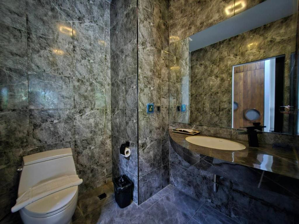 Family Room room - Image 3