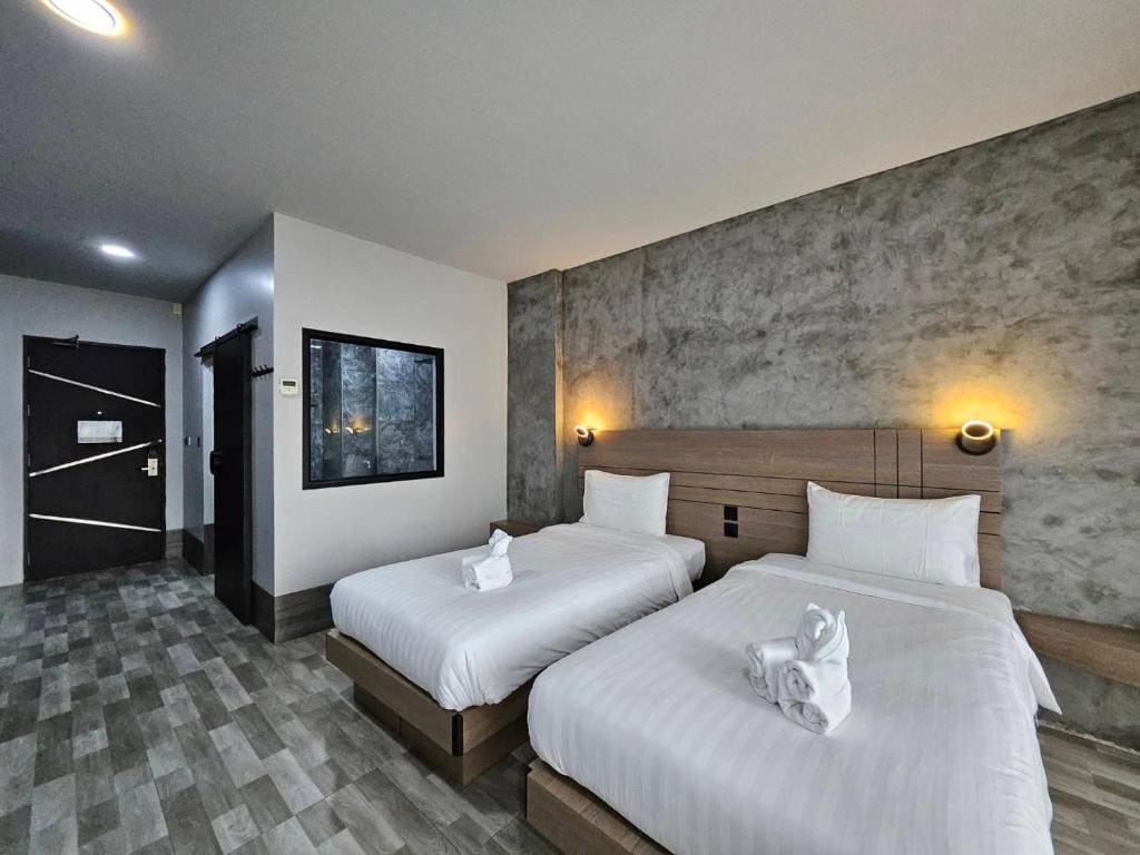 Deluxe Twin Room room - Image 2