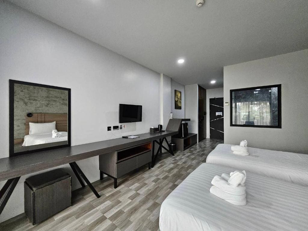 Deluxe Twin Room room - Image 1