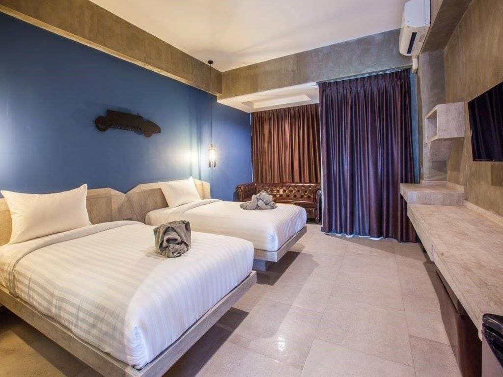 Deluxe Twin Room room - Image 2