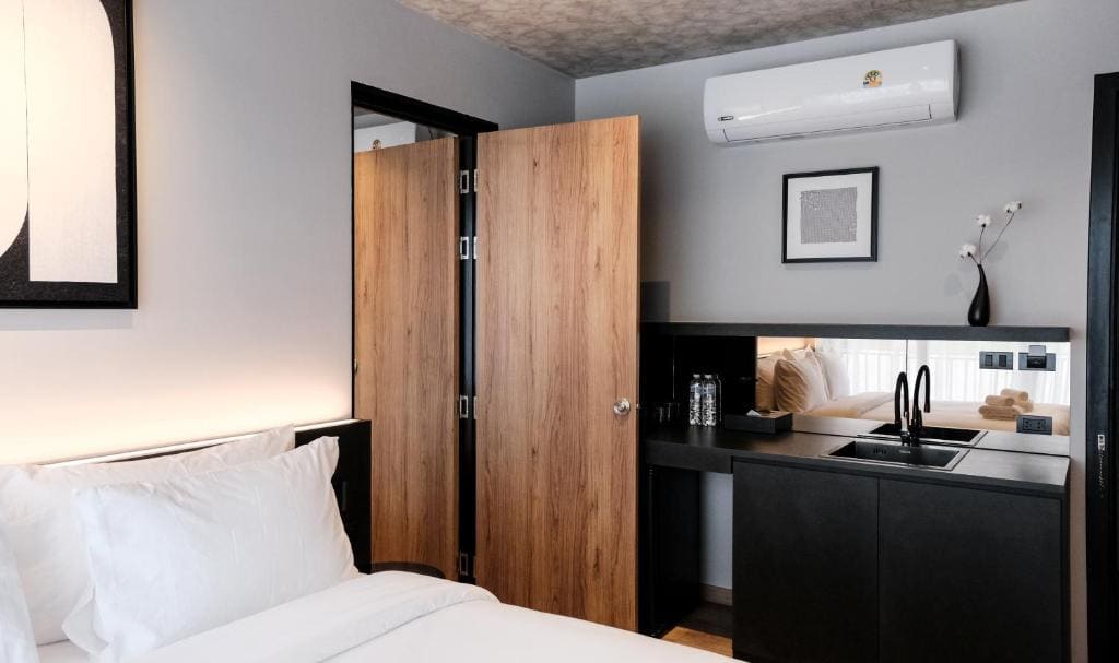 Two Connecting Double Rooms room - Image 3
