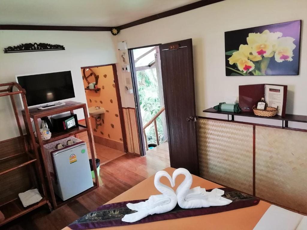 Superior Bungalow room - Image 3