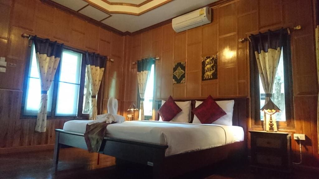 Deluxe King Room room - Image 2