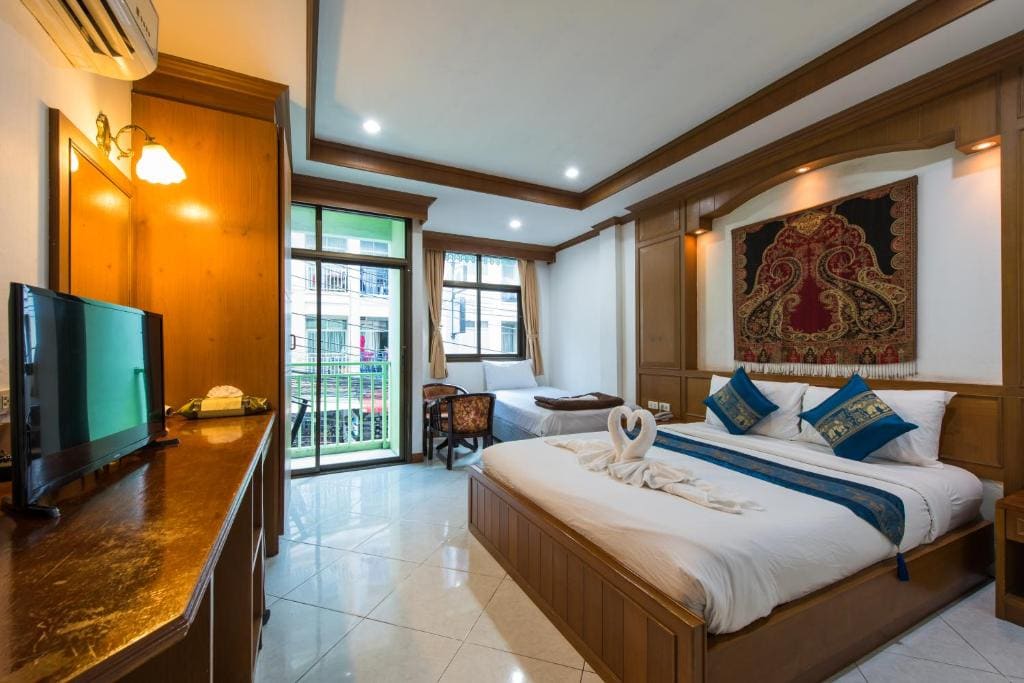 Triple Family Room room - Image 3