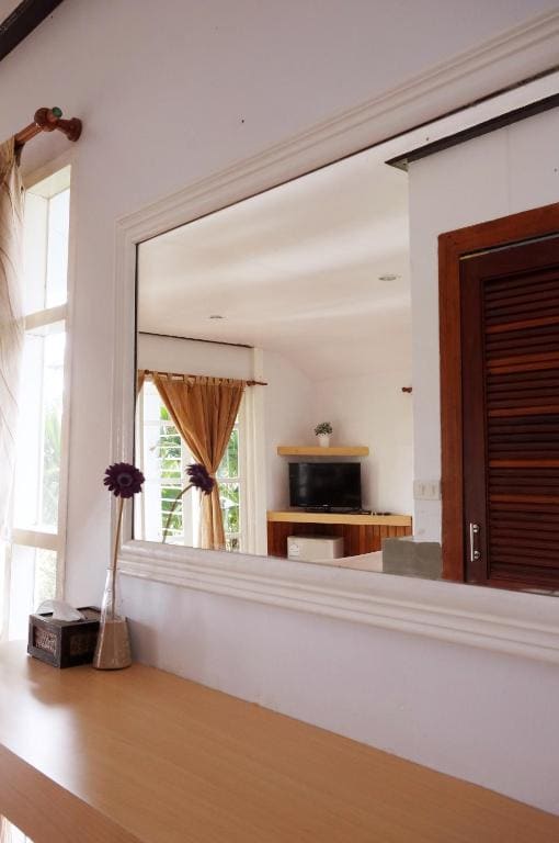 Beachfront Villa room - Image 3