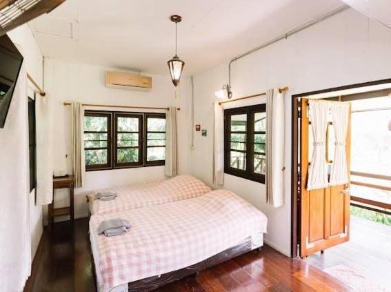 Family Room with Garden View room - Image 3