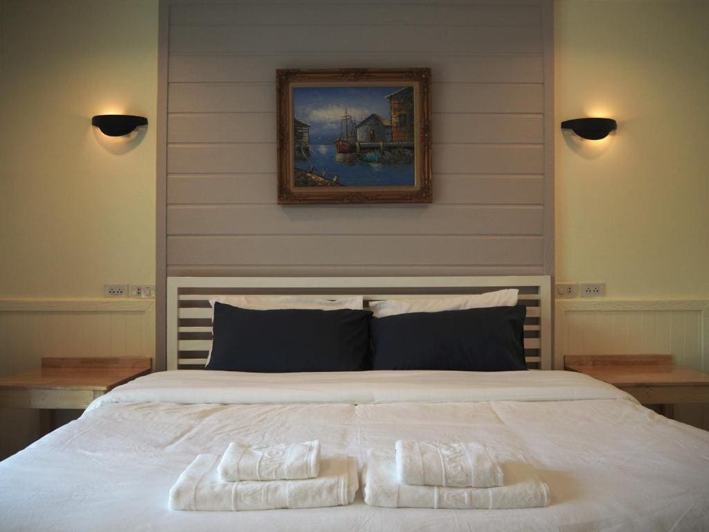 Double Room with Pool View room - Image 1