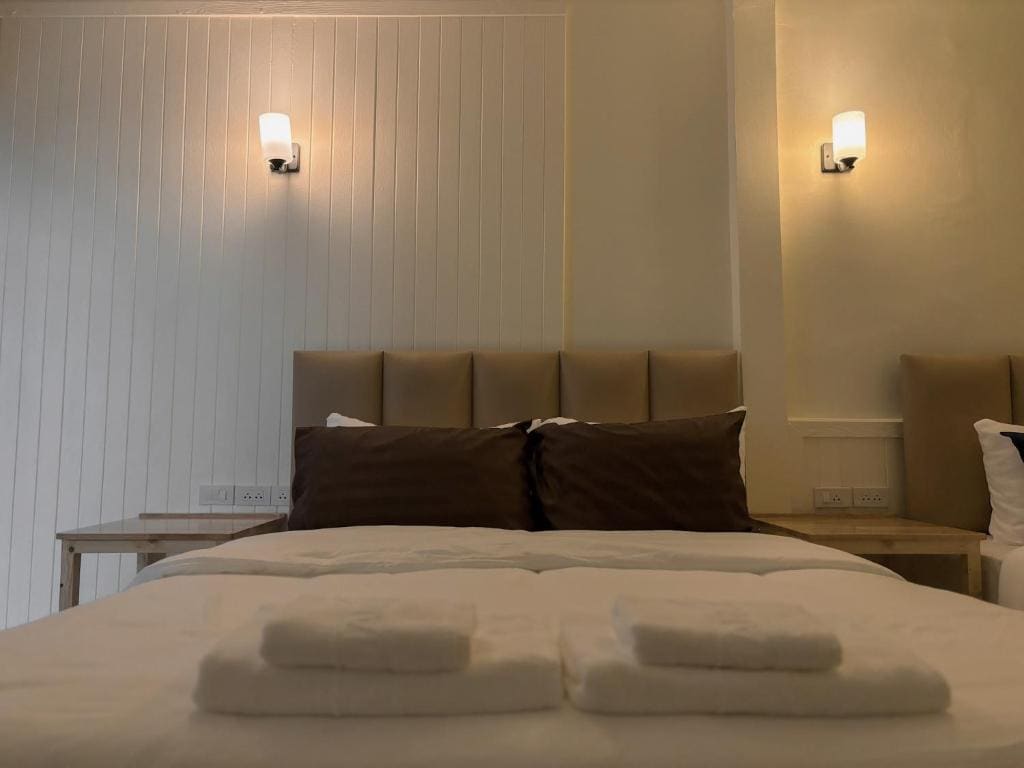 Superior Queen Room room - Image 2